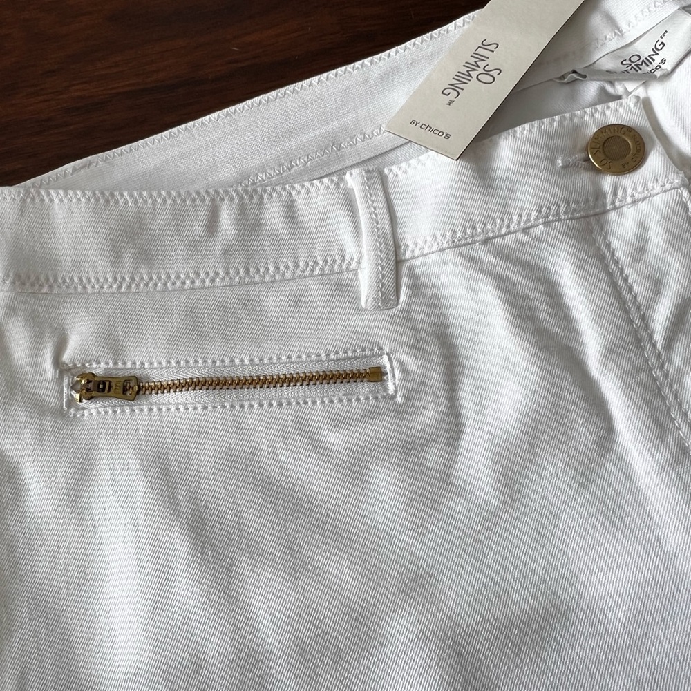 Chico's White So Slimming Getaway ankle with Gold Zip Accent
